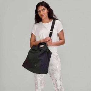 Lululemon On My Level 2.0 Crossbody Bag 19L in Black